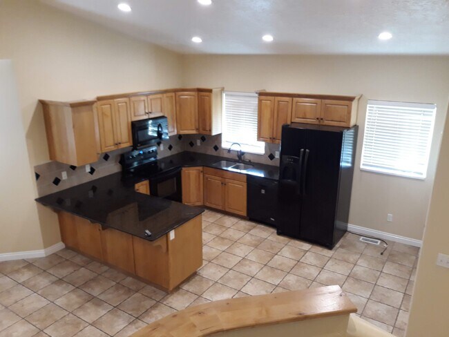 Building Photo - 2342 W 1775 N