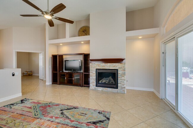 Building Photo - FURNISHED/UNFURNISHED IMMACULATE & IMMEDIATE OCCUPANCY 3BEDROOM GREEN VALLEY BEAUTY!