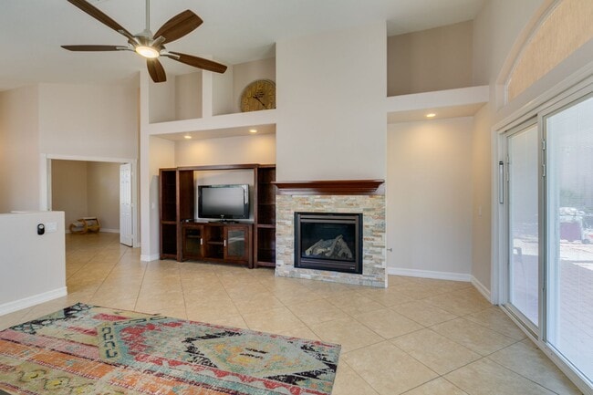 Building Photo - IMMACULATE & IMMEDIATE OCCUPANCY 3BEDROOM GREEN VALLEY BEAUTY!