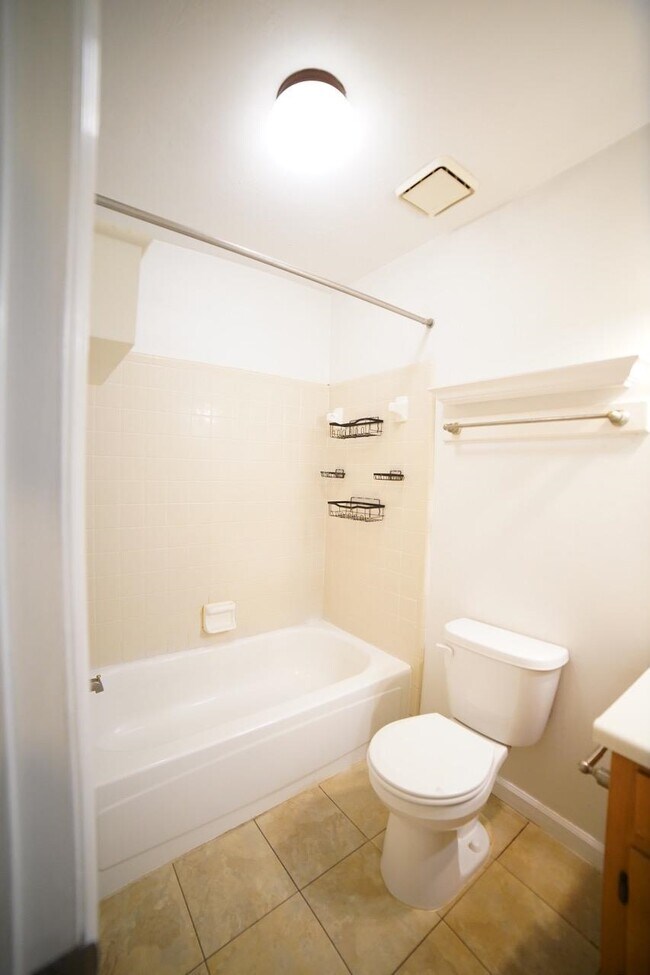 Building Photo - 1530 Merry Oaks Ct