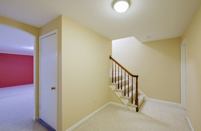 Building Photo - Beautifully Updated Townhome in Rockville