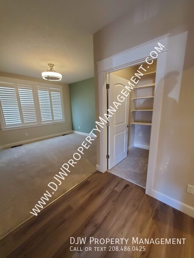 Building Photo - 5146 S Surprise Way