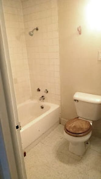 Building Photo - 5 Aztec Pl
