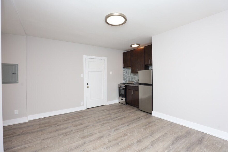 Building Photo - 4551 N Damen Ave