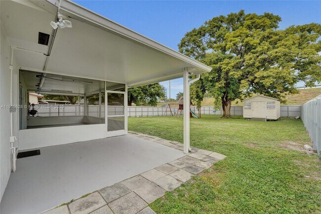 Building Photo - 6283 Sherman St