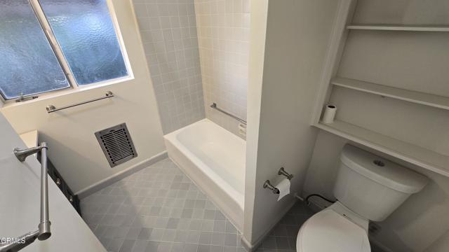 Building Photo - 1489 N Altadena Dr