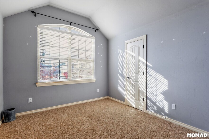 Building Photo - 941 NE 30th St