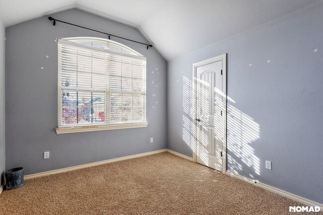 Building Photo - 941 NE 30th St