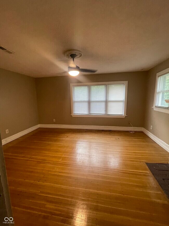 Building Photo - 117 E 36th St