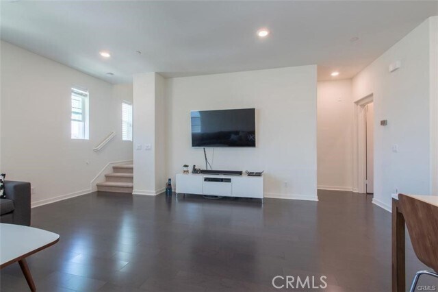 Building Photo - 140 Paramount