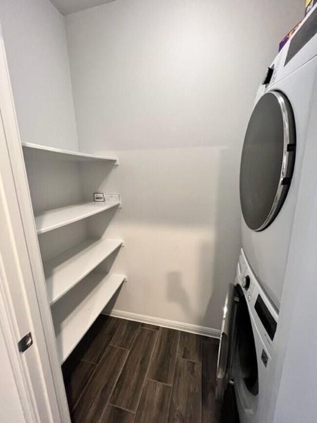 Building Photo - Beautiful Free standing Single Story Sorrento Condominium Home 3-2 with 2 car Garage / Pflugerville