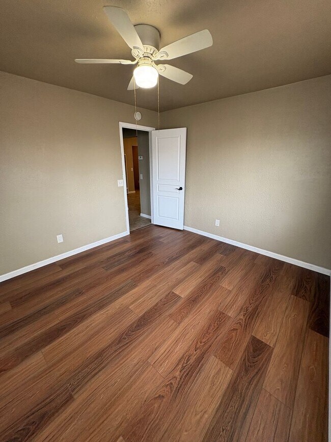 Building Photo - 4130