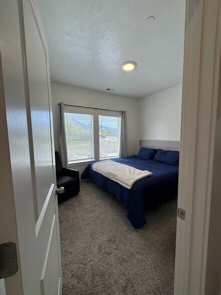 Building Photo - 3120 S 200 W