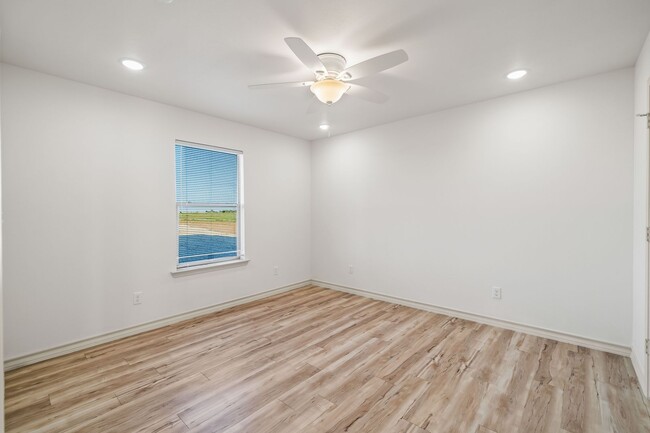 Building Photo - Country Living In Roosevelt ISD!