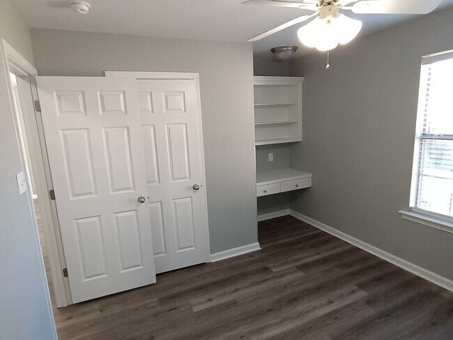 Building Photo - 401 Hayley Ct