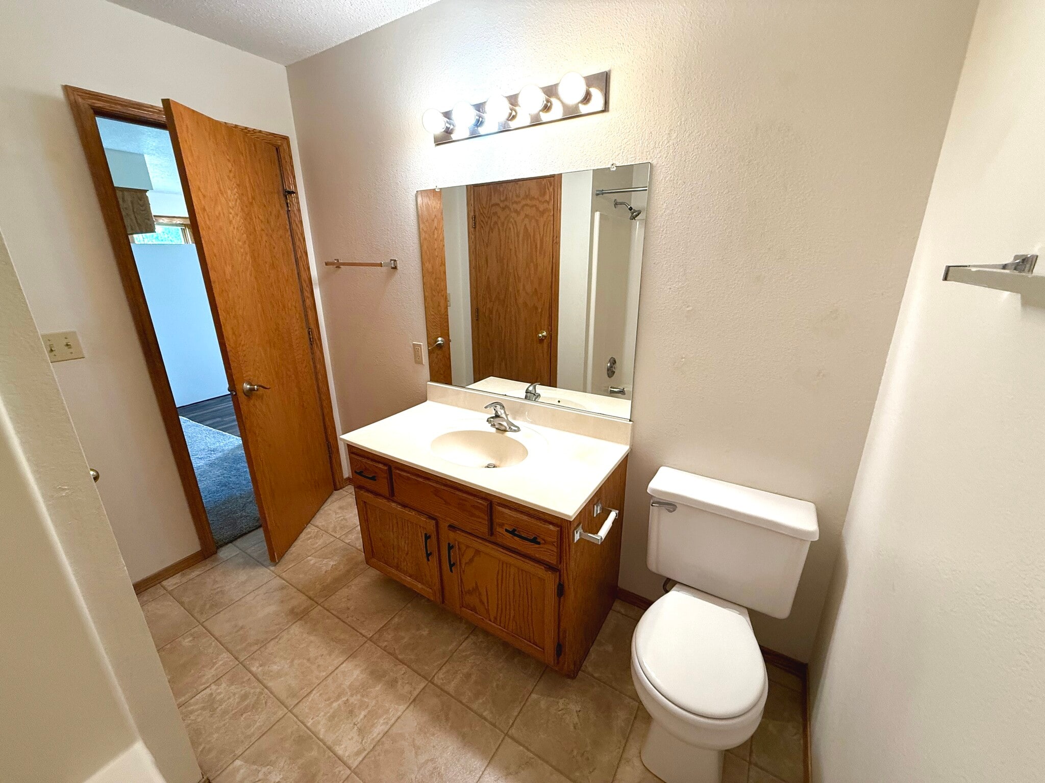 Building Photo - 1505 E Cedar Cir