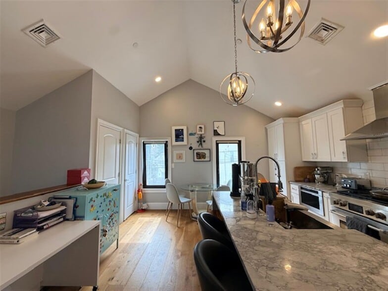 Building Photo - 3 Village St