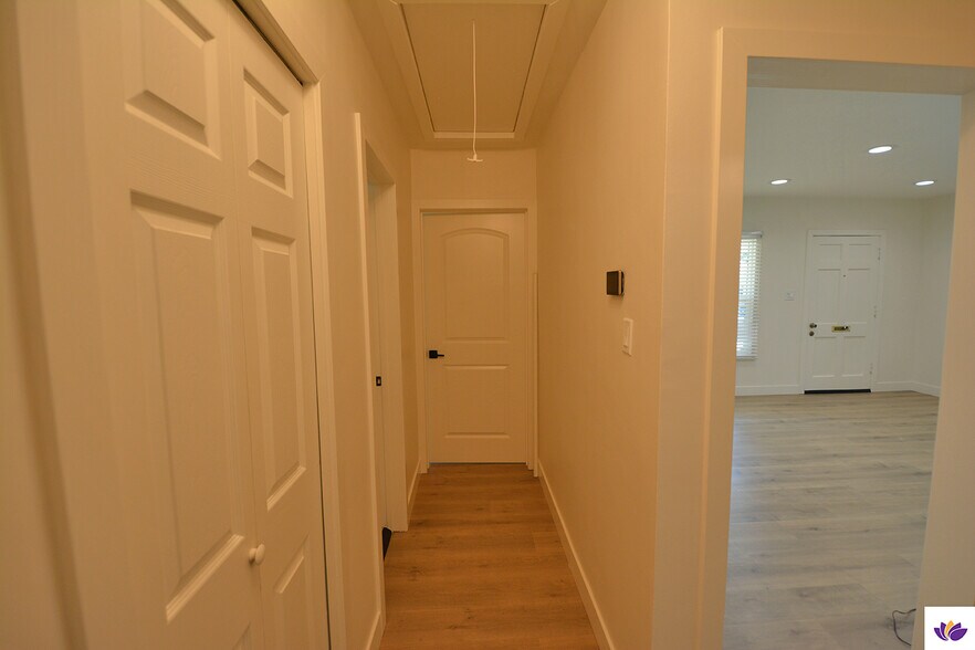 Building Photo - 16901 Hart St