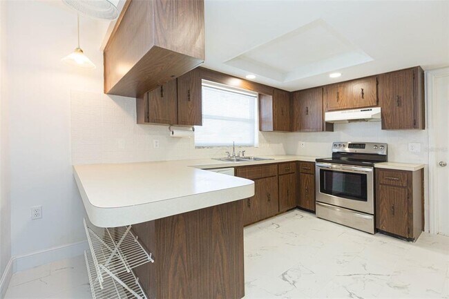 Building Photo - 8253 Redfield Dr