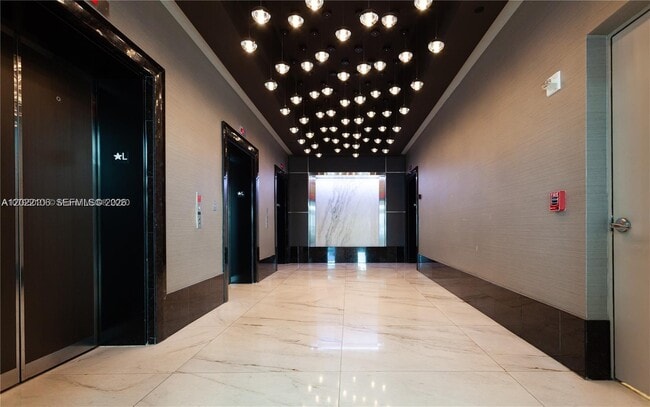 Building Photo - 951 Brickell Ave