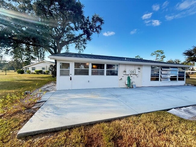 Building Photo - 2202 Clubhouse Dr