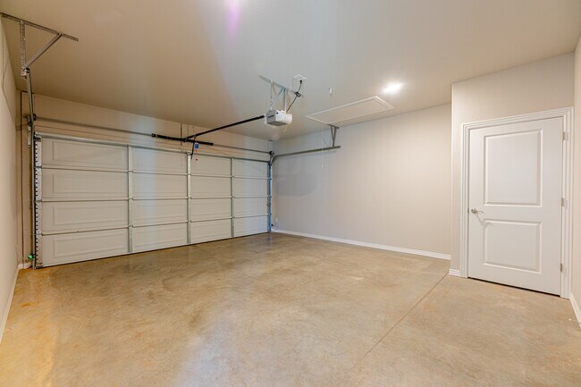 Building Photo - 1504 Casuarina Dr