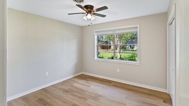 Building Photo - 3 Bedroom House in Mid-City