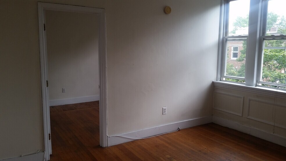 Building Photo - 318 Saint Paul St