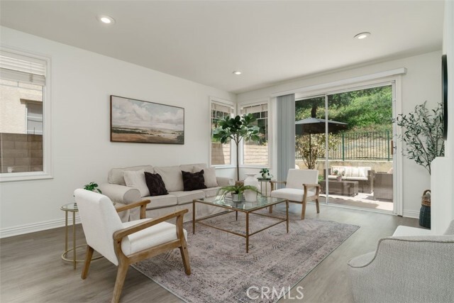 Building Photo - 570 Shadow Ln