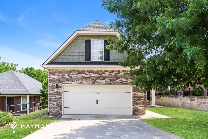 Primary Photo - 1056 Grove Landing Ln