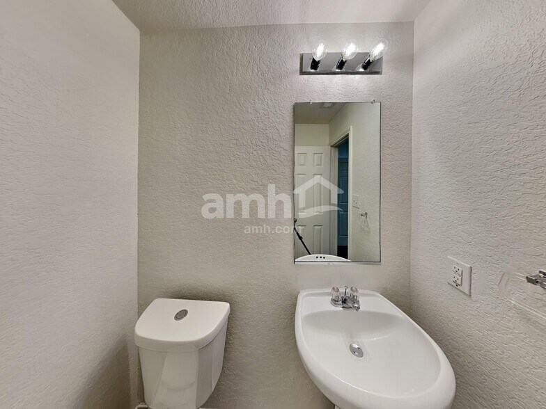 Building Photo - 3123 Candleside Dr