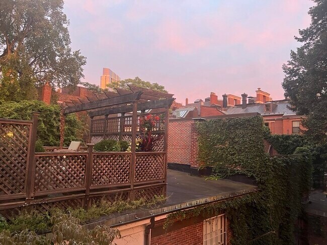 Building Photo - 21 Chestnut St