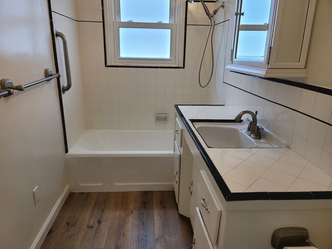 Building Photo - 422 N Shaffer St