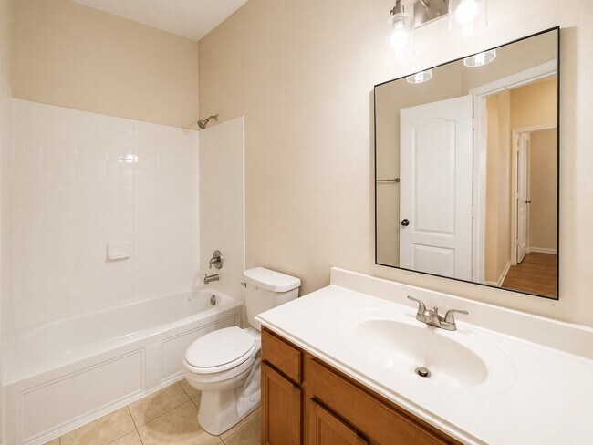 Building Photo - 3011 Sunchase Ct