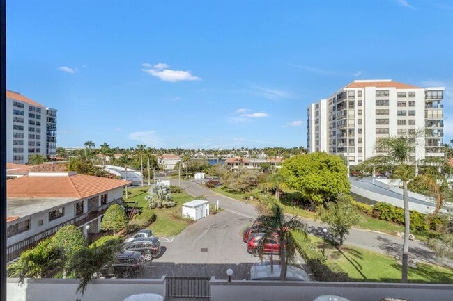 Building Photo - 6295 Bahia Del Mar Cir