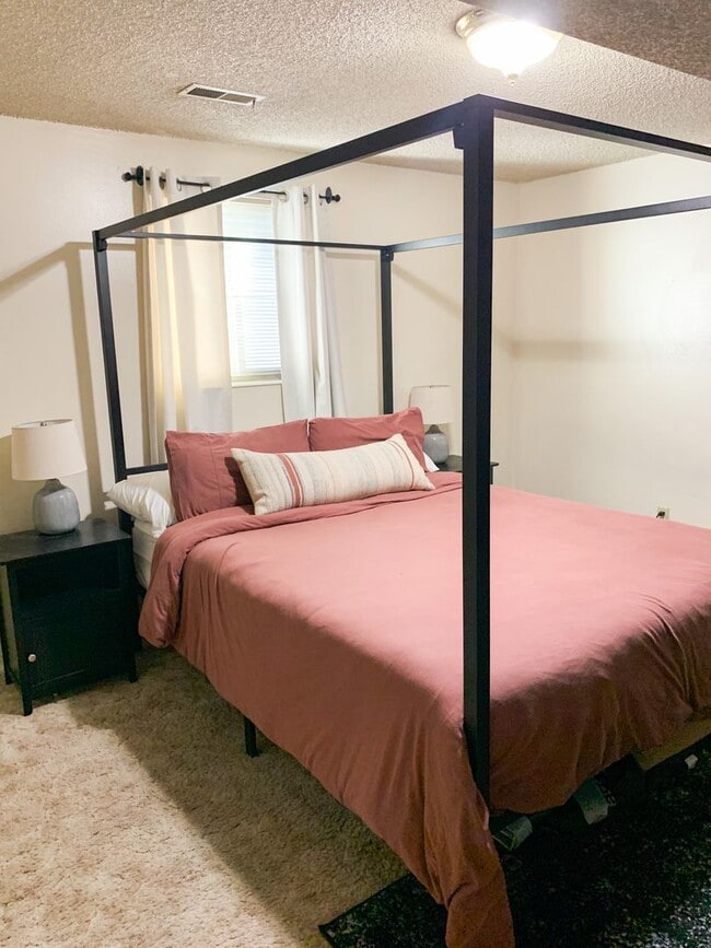 Building Photo - B/1B Pet Friendly Apartment South of BYU