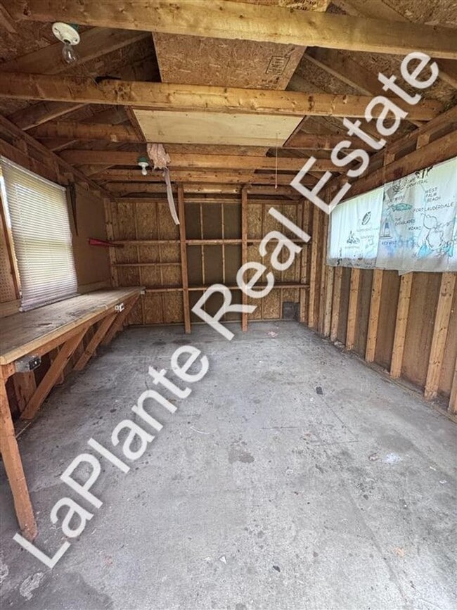 Building Photo - Cute Home on Large Lot for Rent
