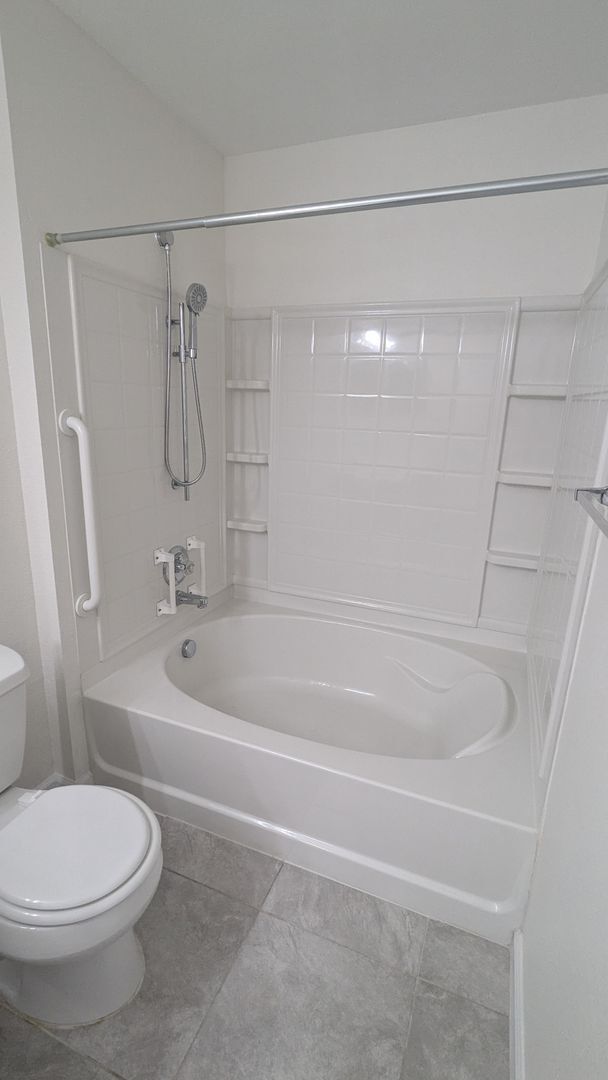 Building Photo - SUPER NICE 2-BDRM, 2-BATH MAIN LEVEL CONDO...