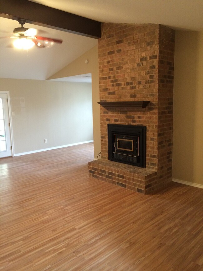 Building Photo - 10616 Debbie Ln