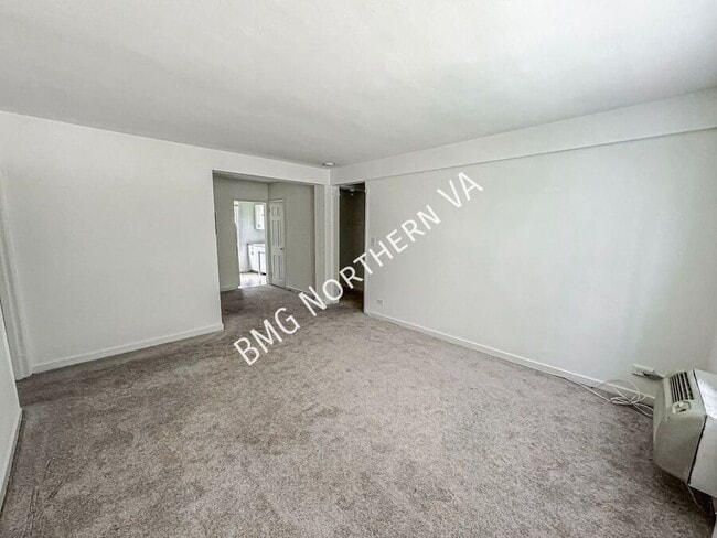 Building Photo - 214 N George Mason Dr