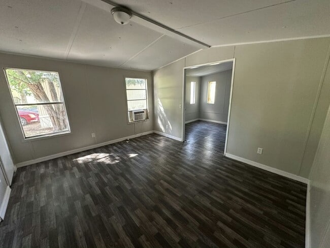 Building Photo - 11240 N Northwood Dr