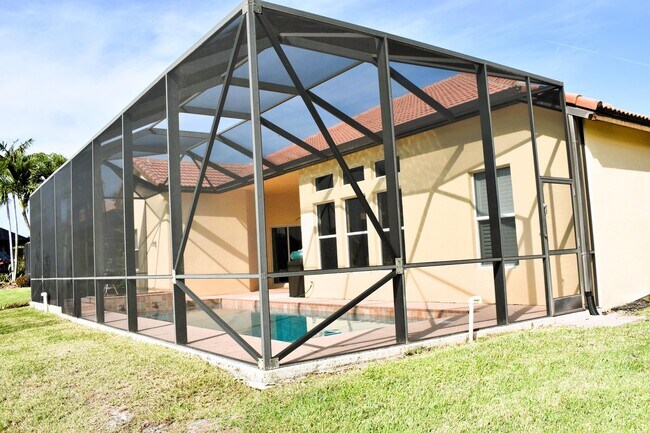 Building Photo - 895 SW Grand Reserves Blvd