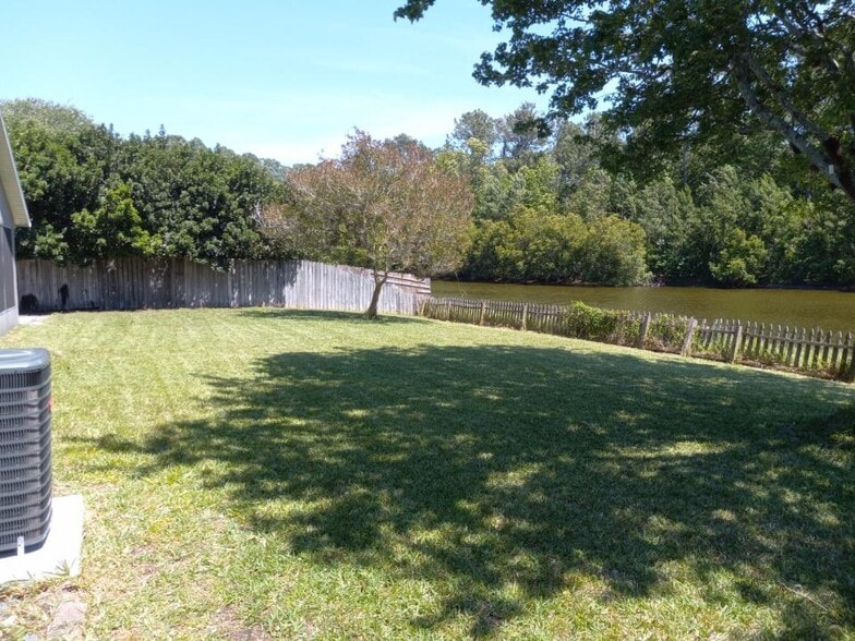 Building Photo - 11382 Aston Hall Dr S