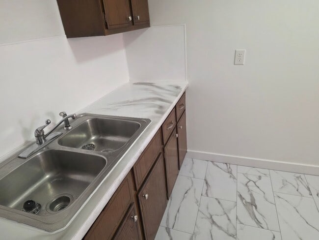 Building Photo - For Rent