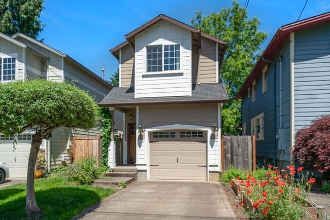 Primary Photo - Amazing Eastmoreland Home Near Sellwood wi...