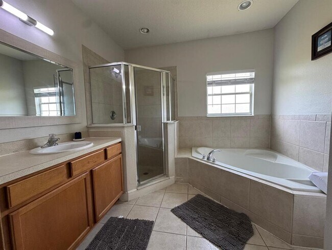 Building Photo - 4300 Paradise Cove Ct