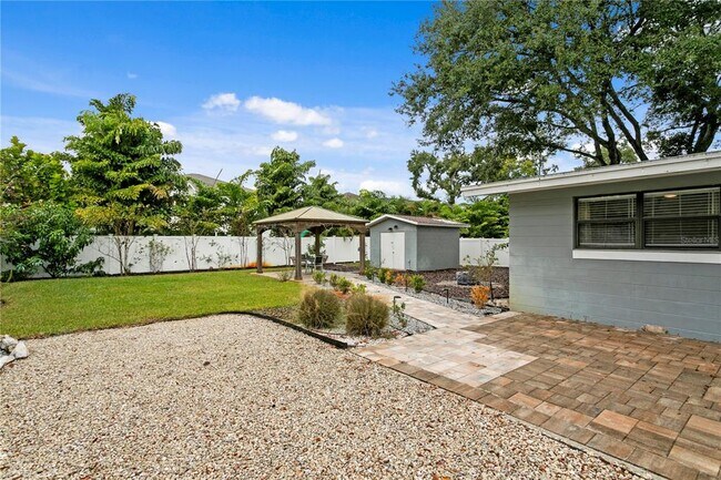 Building Photo - 2407 S Lois Ave