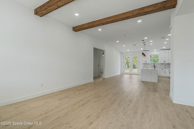 Building Photo - 521 Garbelmann St