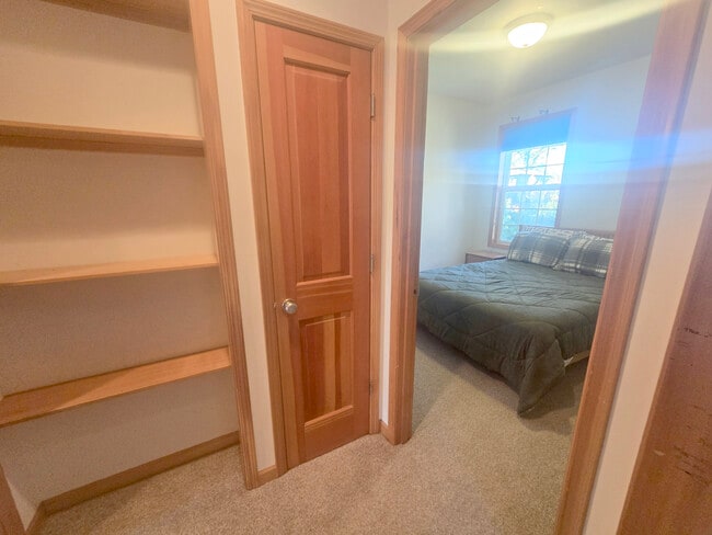 Building Photo - 8455 S Victoria Ave