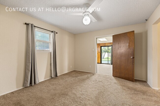 Building Photo - 429 Lindenwood Ln W